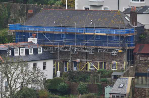 08 November 2020 - 08-33-40
We'll probably not see too much difference on the outside, but the refurbishment of the almshouses in Kingswear is due to begin.
--------------------------
Kingswear almshouses refurbishment
